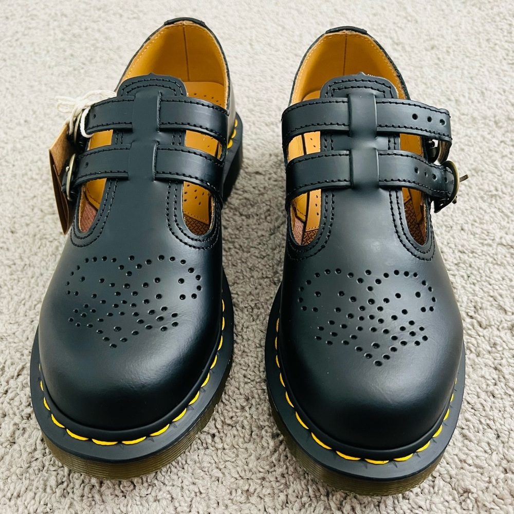 Dr. Martens. Size 9 women. NWT. Mary Jane black. Air Wair